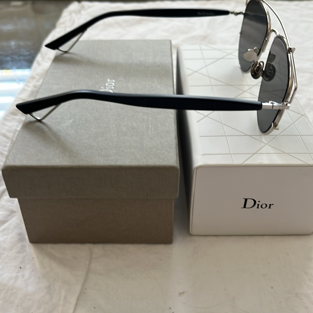 Christian Dior Mint Condition Silver sunglasses - Picture 3 of 5